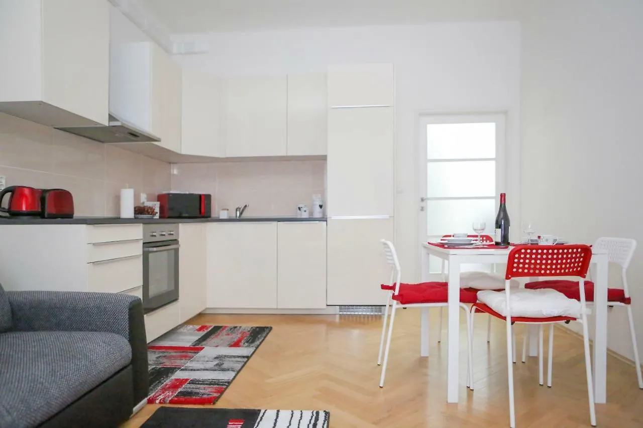 Stylish Apartment A Few Steps From Metro Praha Česká republika