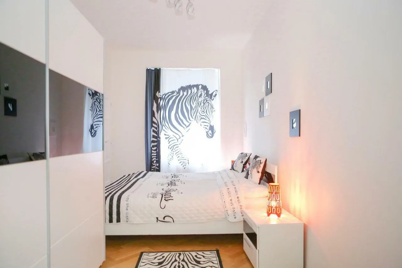 Stylish Apartment A Few Steps From Metro Praha
